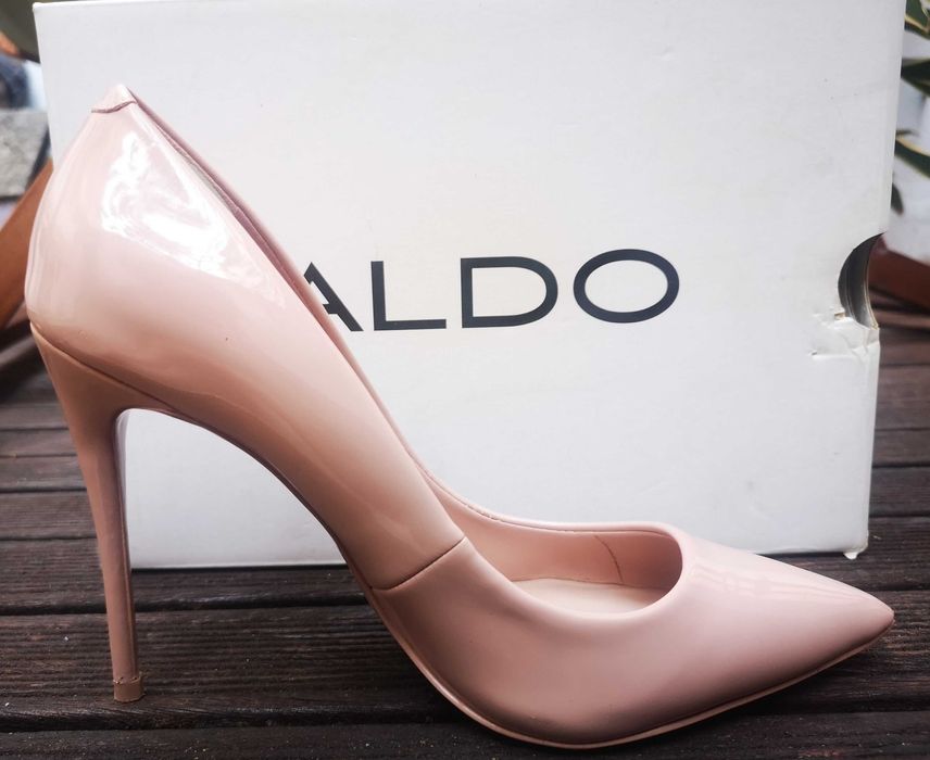 Stiletos em verniz rosa claro