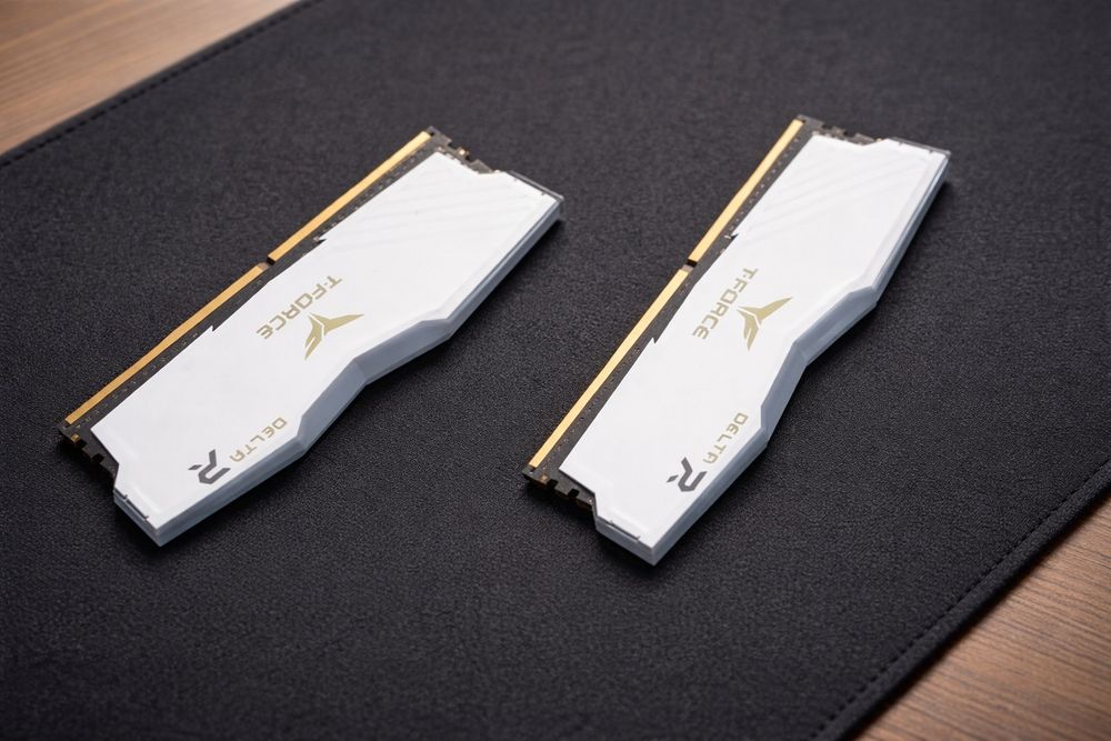 Memória RAM Team Group Delta White RGB DDR4 3200
