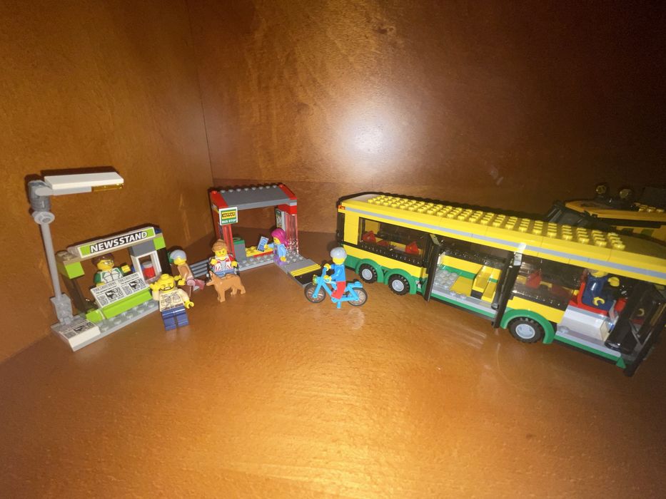 Legos Variados (Avião, Marvel, Carros)