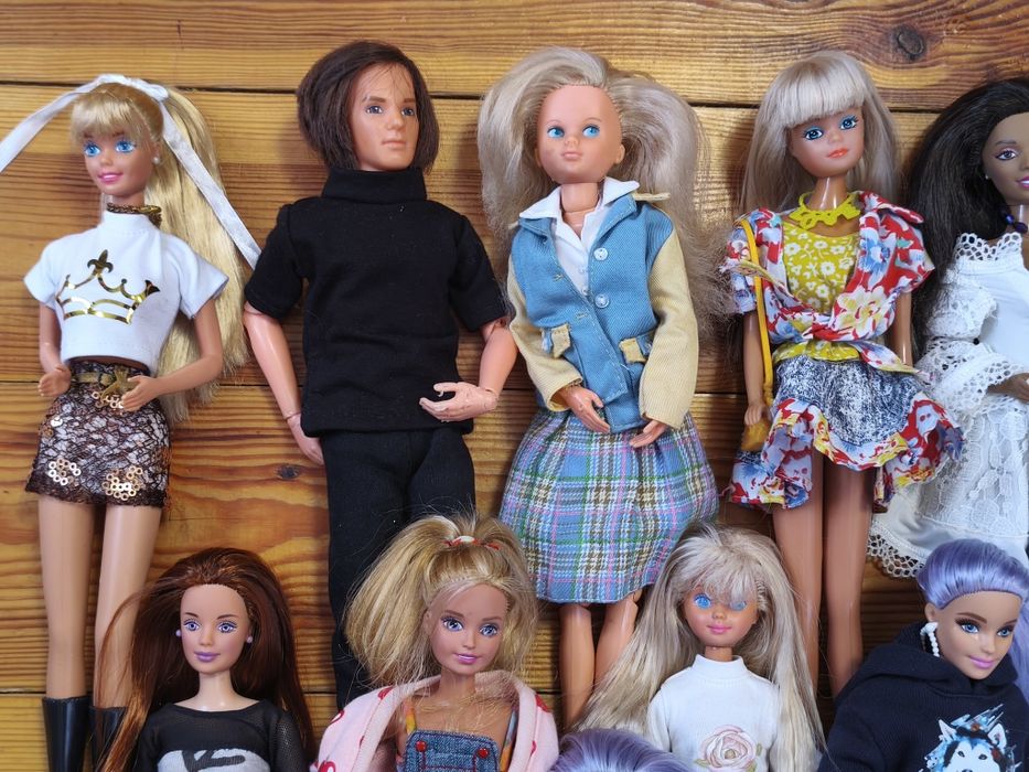 Барбі вінтажні та сучасні