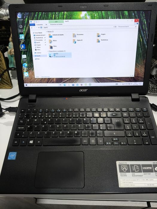 Vendo 2 portáteis marca Acer vermelho e um preto bem estimados como  n