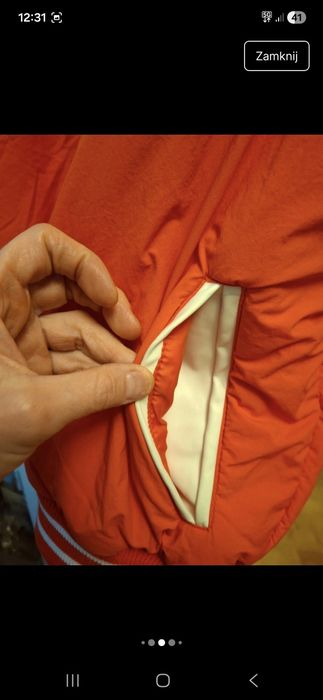 Biało czerwona kurtka