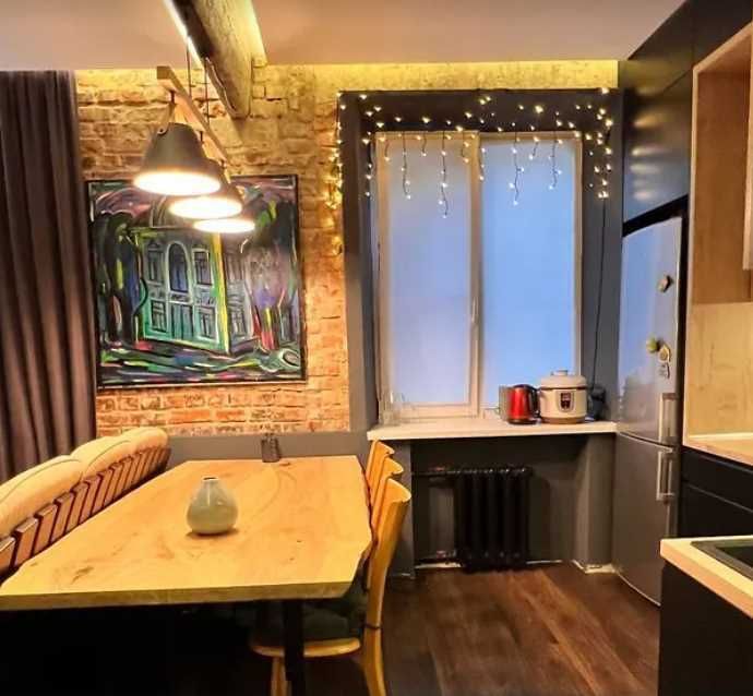 Продаж двокімнатної квартири з дизайнерським ремонтом в Центрі