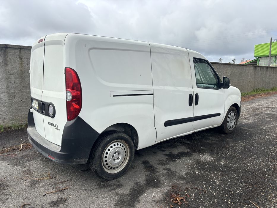 Fiat doblo 2011 comercial