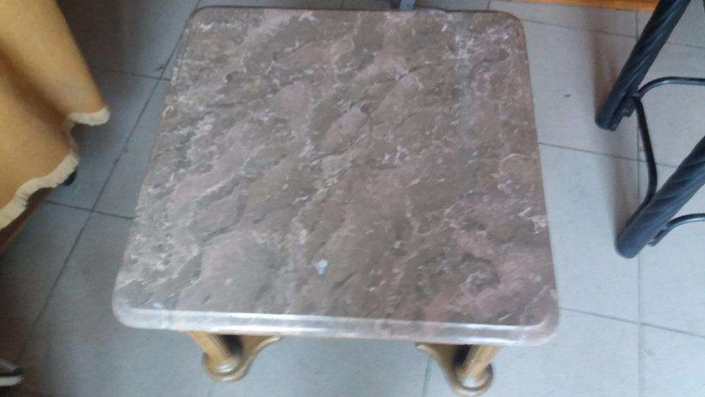 Antiga Mesa de Apoio, tampo em mármore