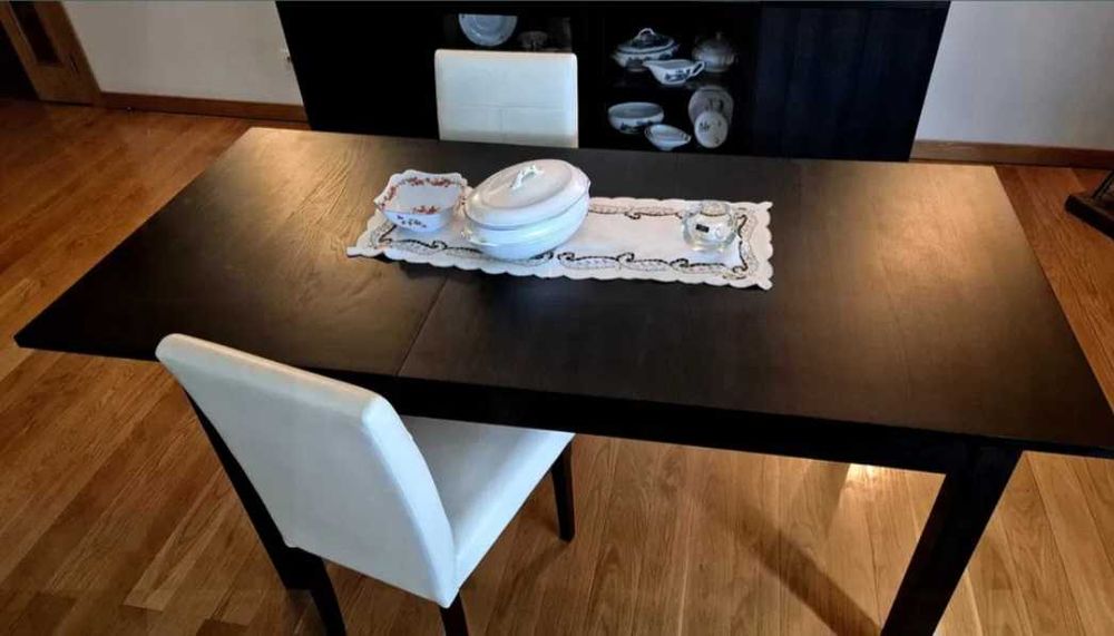 Mesa Extensível IKEA Bjursta 140–180 cm | Elegante e Funcional