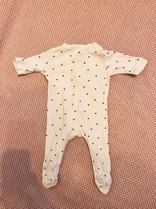 Pajacyk H&M w serduszka bawełna