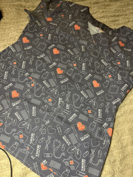 Жіноча медична кофта