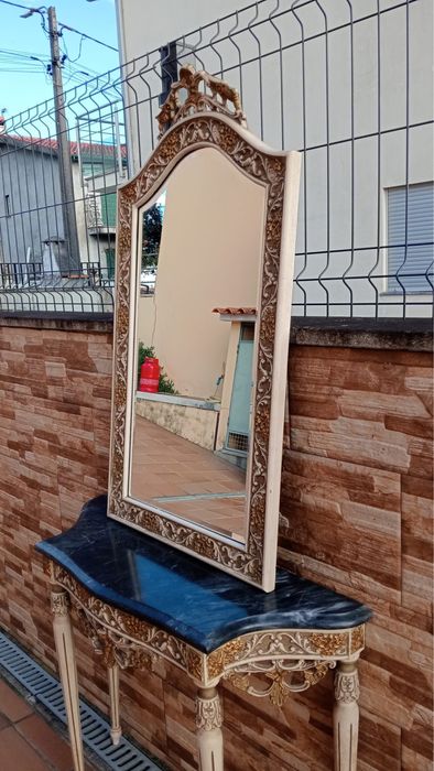 Móvel de entrada com espelho