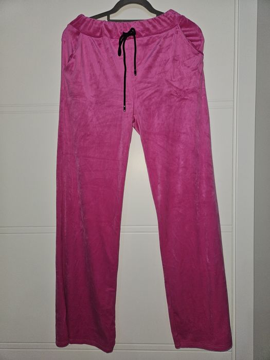 Kąplet, różowy  dres.