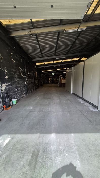 Arrendo armazém com 600m2 água e luz incluído