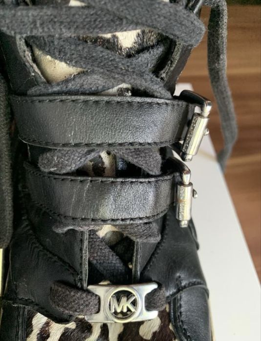 Трендові кросівки michael kors