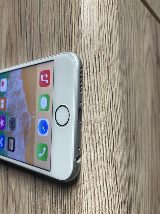 Telefon Apple iPhone 6s- A1688- flash 16 gb- ram 2 gb - biały