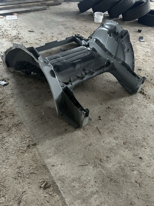 Задня частина Тесла МоделY