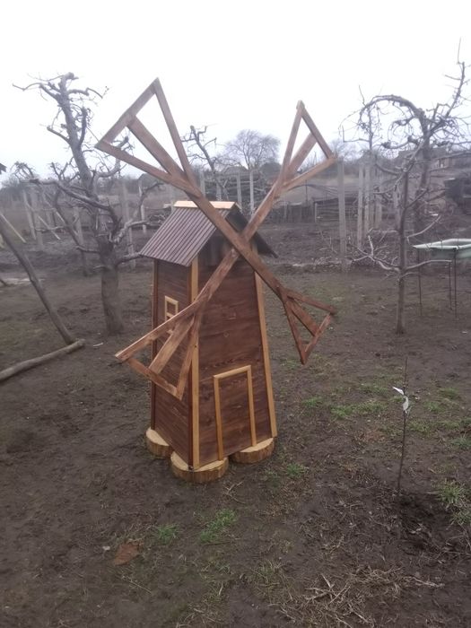 Декоративна мельниця на подвір'я