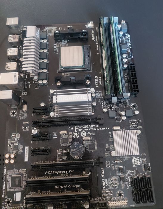 Продам комплект Amd fx8150+Мат.плата Gigabyte GA-970A-DS3P FX+DDR3 1600 mhz 16gb