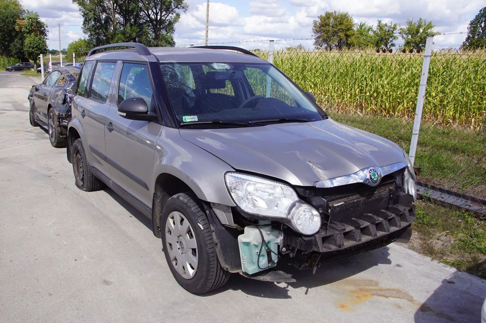 Auto na części - Skoda Yeti 1.2 TSI 105 KM CBZB NQK LF8H 2012R Silnik Skrzynia Drzwi Szyba Lusterko Klapa Lampa Błotnik Deska Kokpit Sterownik Moduł Czujnik Kierownica
