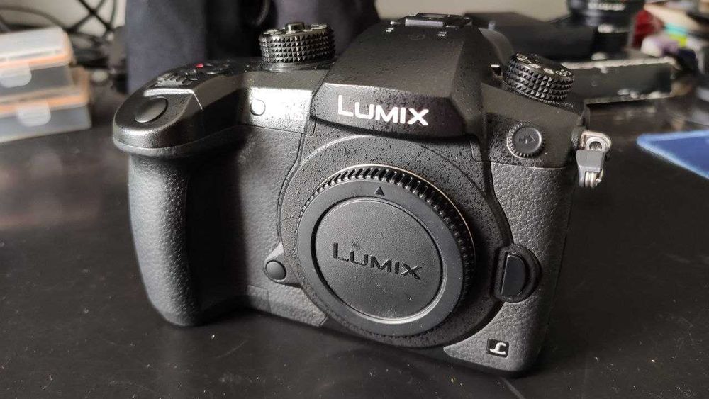 Panasonic Lumix DC-GH5 - Corpo + 2 baterias extra