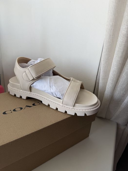 Босоніжки coach
