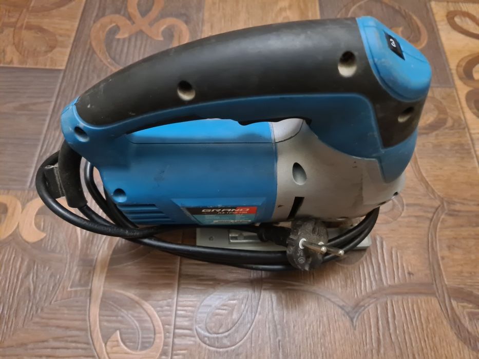 Электролобзик с лазерной линейкой и регулировкой оборотов 1050Ват.