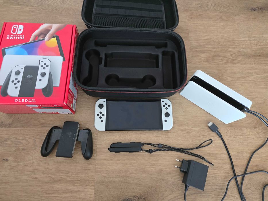Nintendo Switch OLED 64GB