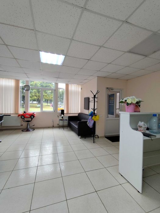 Продам окрему будівлю на просп. Тракторобудівників, 107г, м. Харків