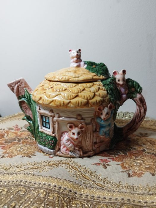 Декоративный чайник фарфоровый