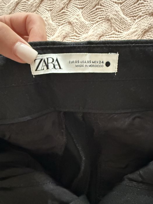 Класичні чорні штани Zara