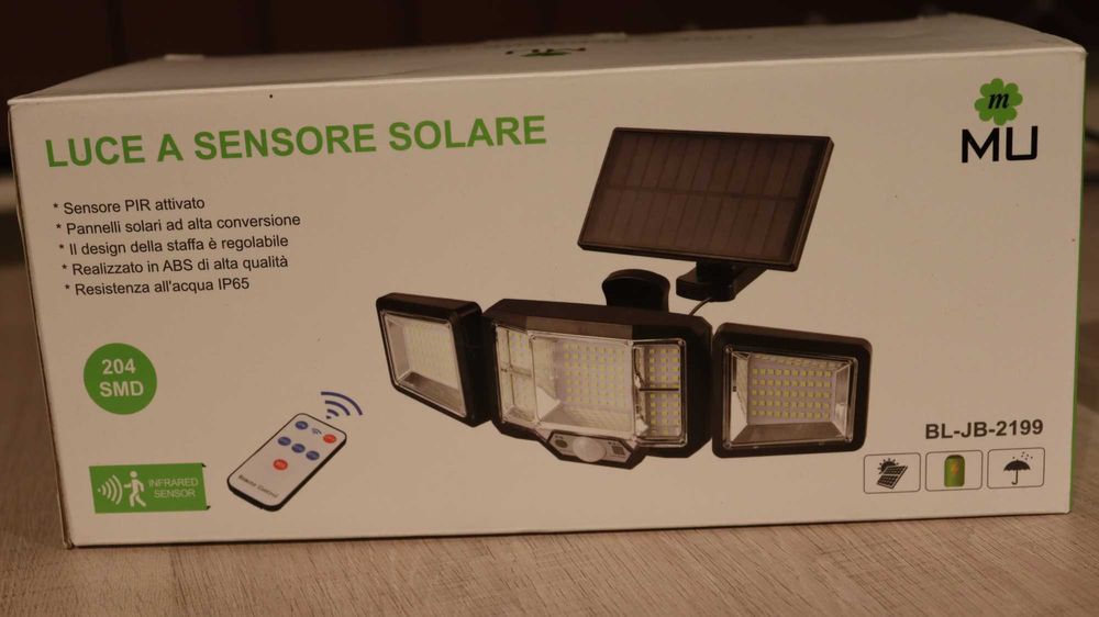 Lampa solarna firmy MU