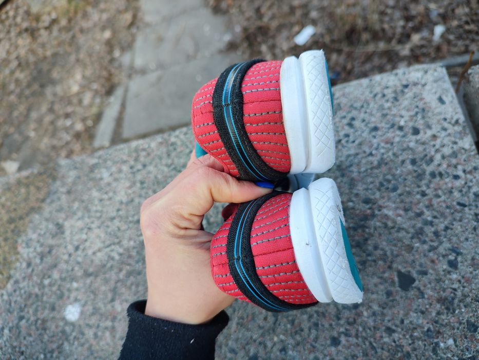 Детские кроссовки размер 28