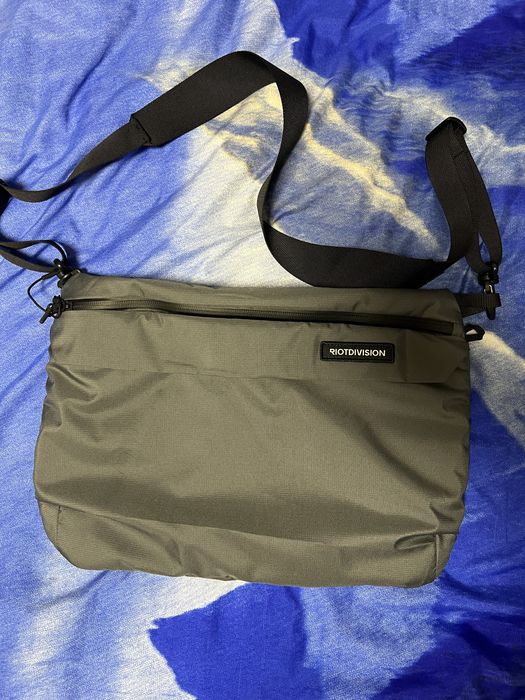 Сумки від бренду riot division