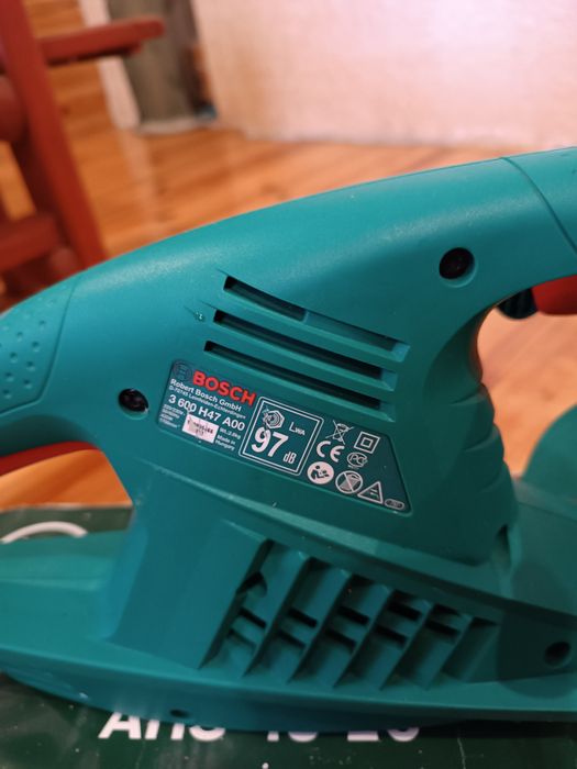 Кущоріз Bosch для живоплоту