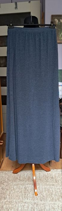 Wyprzedaż jesienna. Długa spódnica firmy BASIC.