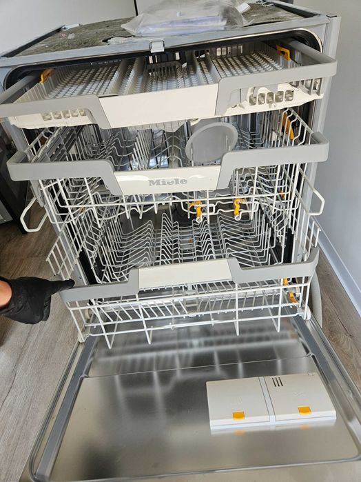 Посудомийна машина MIELE