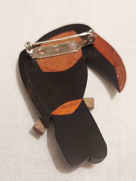 Broche / Pregadeira de Tucano, origem Brasil.