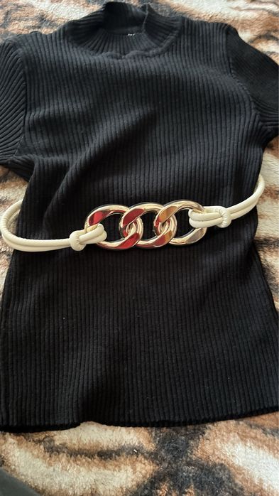 Pasek z ozdoba w ksztalcie ogniw lancucha