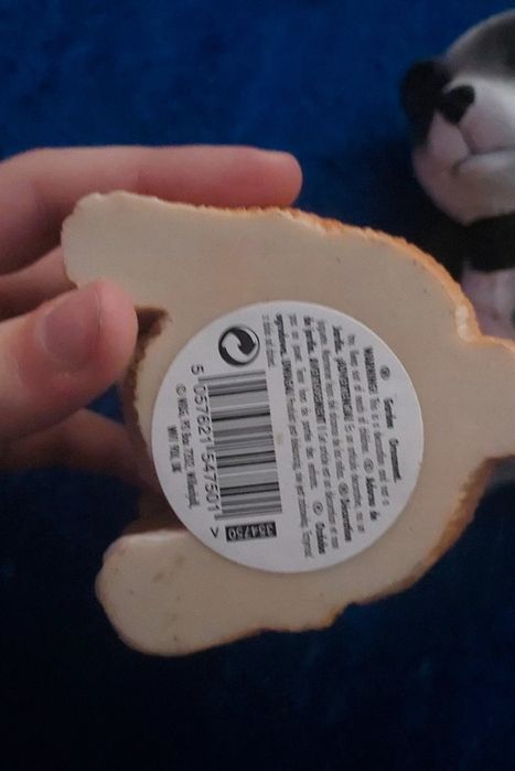 Trzy figurki zwierząt pandy i królik
