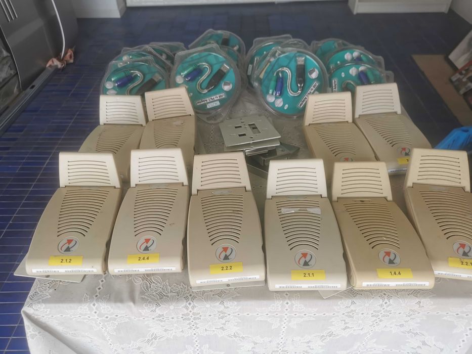 Lote de Carregadores, Cabos, Telefones, Routers, Adaptadores, Diversos