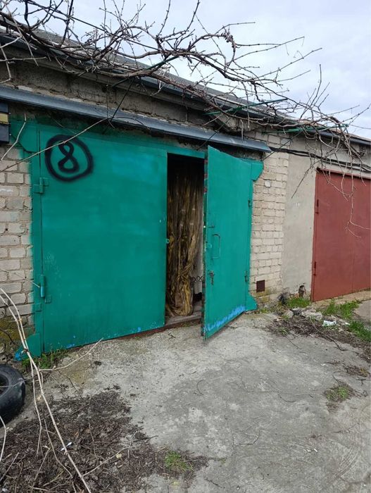 Продам гараж кооператив Іскра, сухий ціна 5500$ т.0666469540