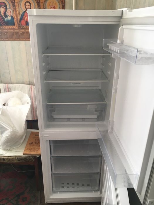Продам холодильник  в відмінному стані