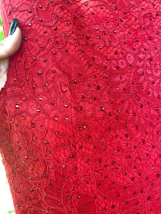 Продається випускна сукня!
Будь неповторною!