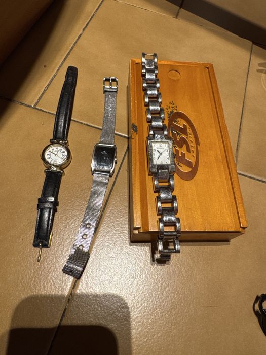 Relógios de variadas marcas, a principal Swatch