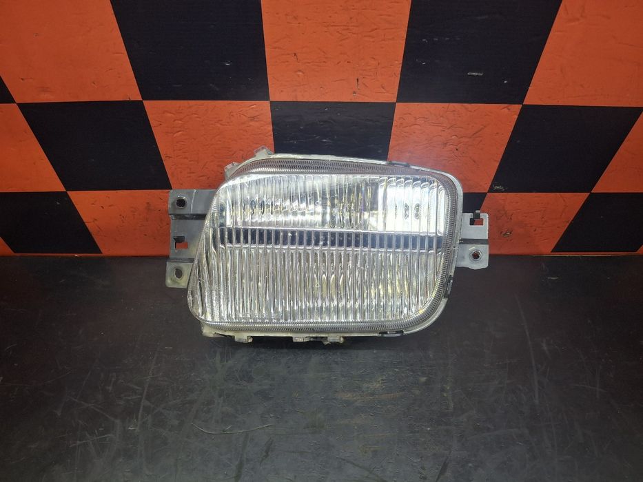 Farol nevoeiro frente esquerdo MITSUBISHI TRUCKS Canter