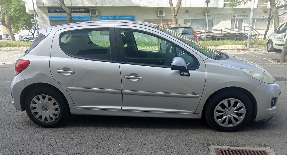 Peugeot 207 -5 Lugares Diesel 2010