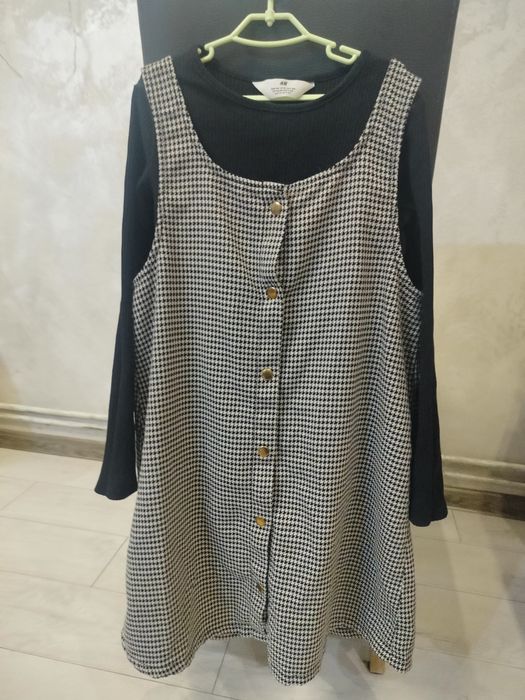 Sukienka z dodatkową bluzka pod spodem Hm