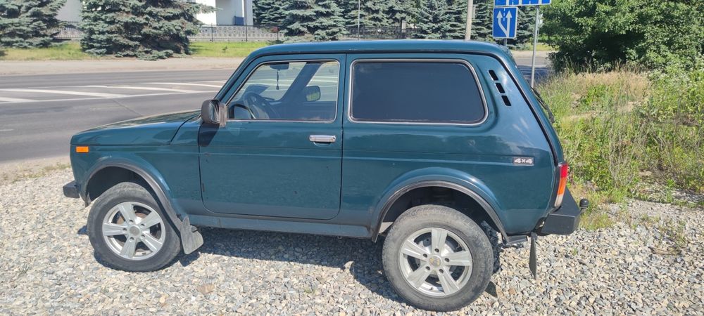 Автомобіль Нива 212140