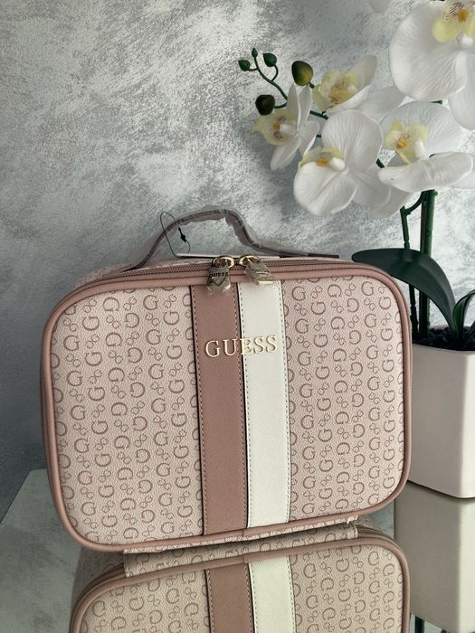Nowa kosmetyczka kuferek Guess
