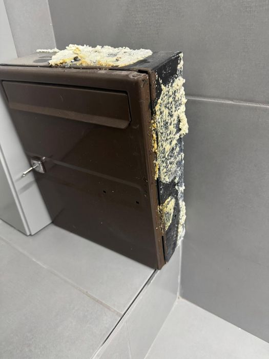 Caixa de correio para encastrar