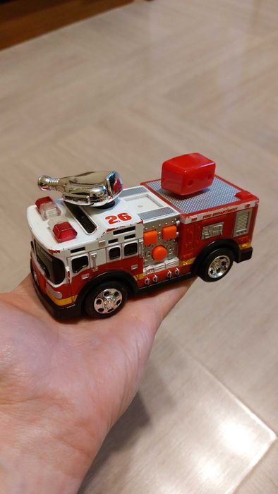 Toy State Рятувальна техніка Пожежна машина зі світлом і звуком 13 см