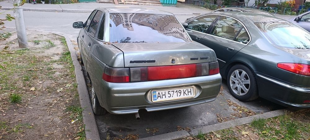 Автомобіль ваз 2110